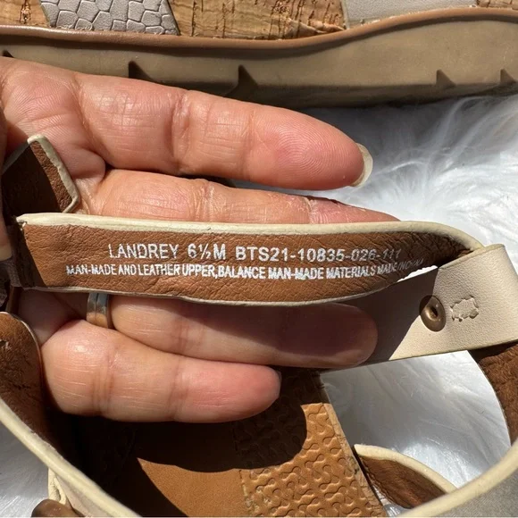Baretraps LANDREY Women's Size 6.5M Tan Beige Sandals - Picture 8 of 9